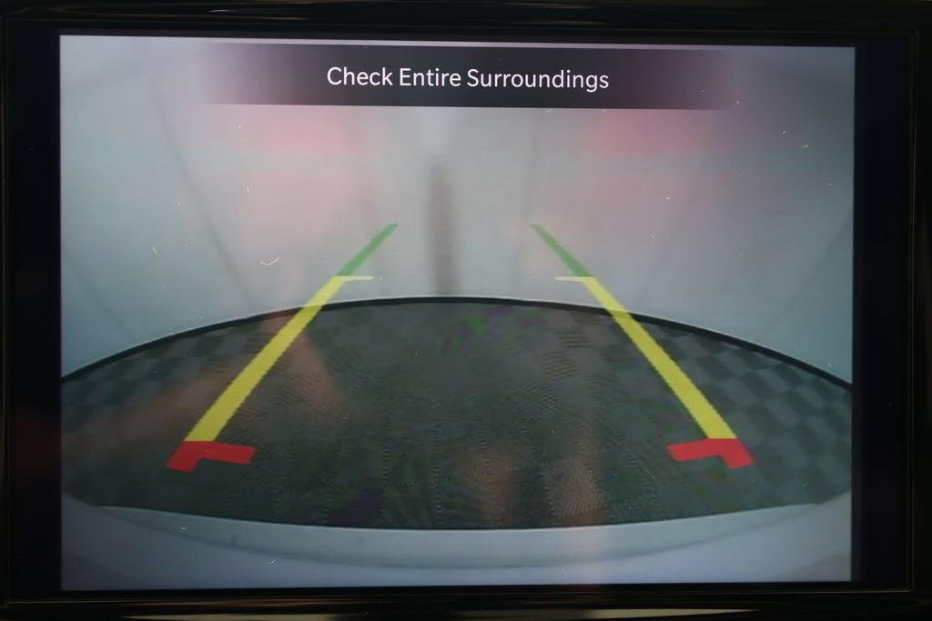Used 2025 Chrysler Pacifica Limited FWD image 29