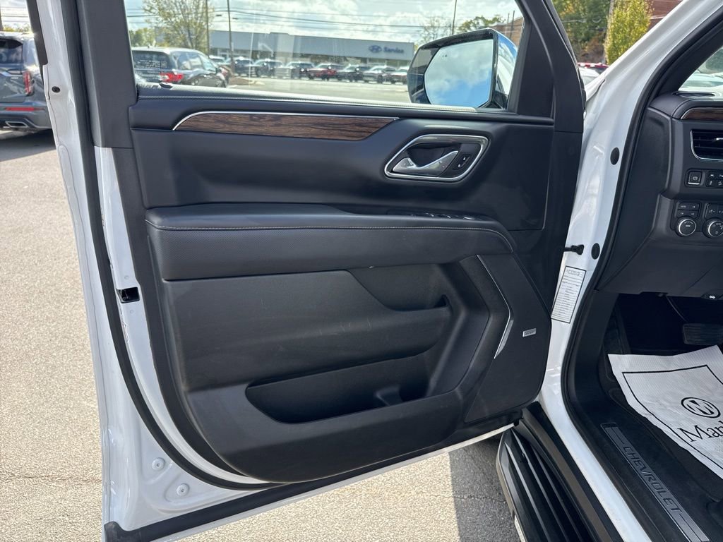 Used 2023 Chevrolet Suburban Premier image 15