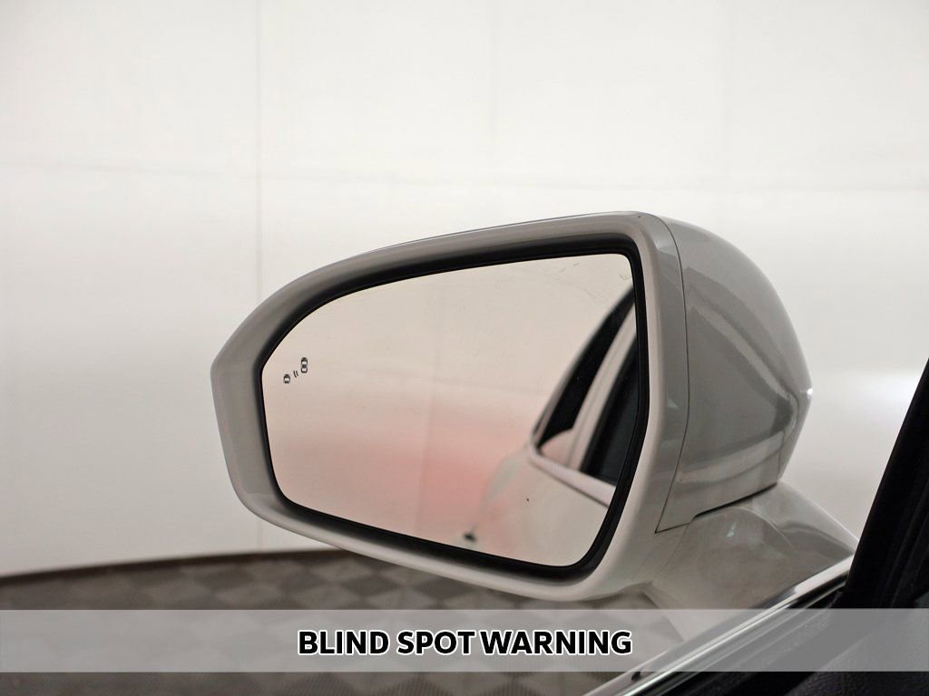 Used 2022 Lincoln Nautilus AWD image 3