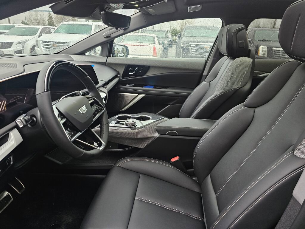 New 2026 Cadillac Optiq Luxury 1 image 27