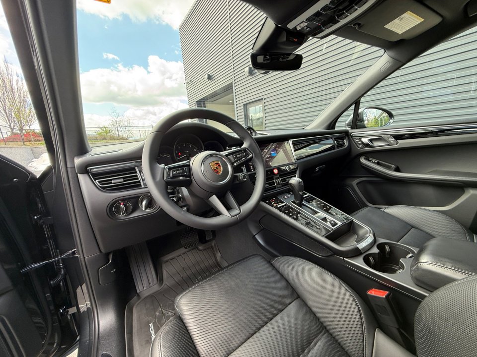 New 2026 Porsche Macan Turbo image 4