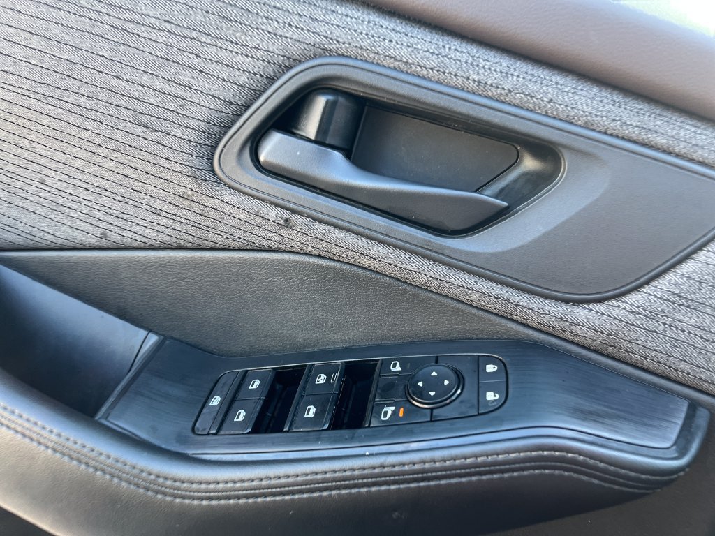Used 2021 Nissan Rogue S FWD image 12