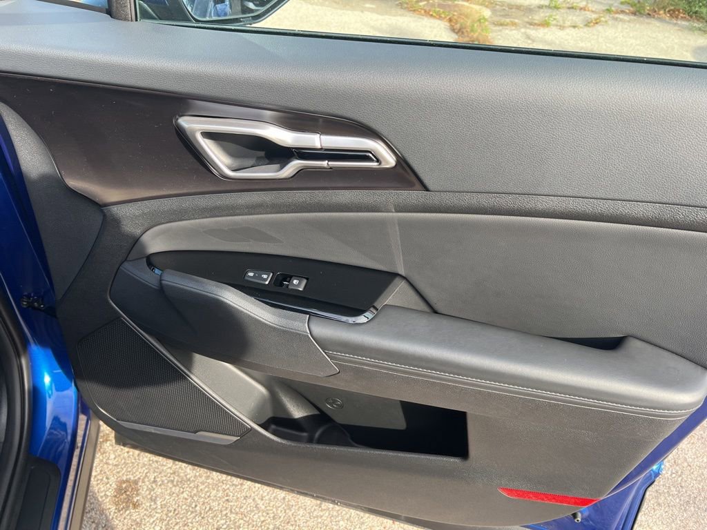 Certified 2025 Kia Sportage EX image 22