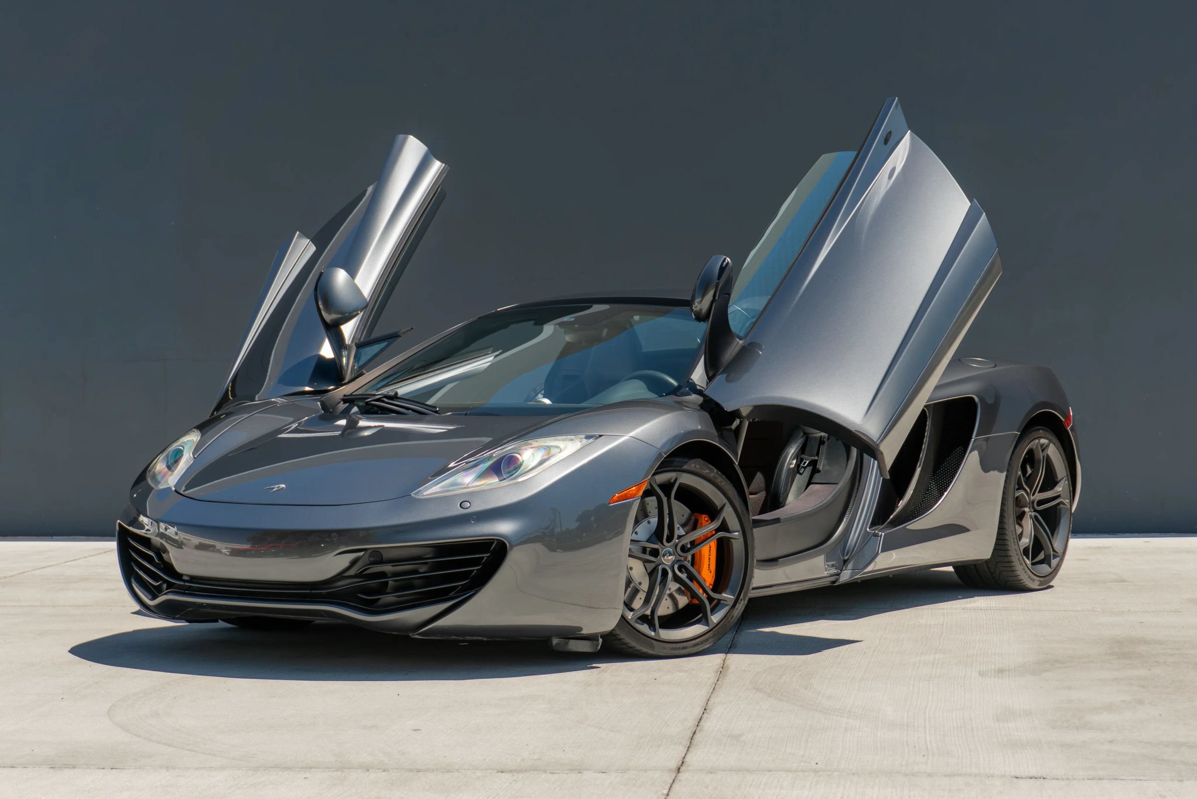 Used 2014 McLaren MP4-12C Spider RWD image 4