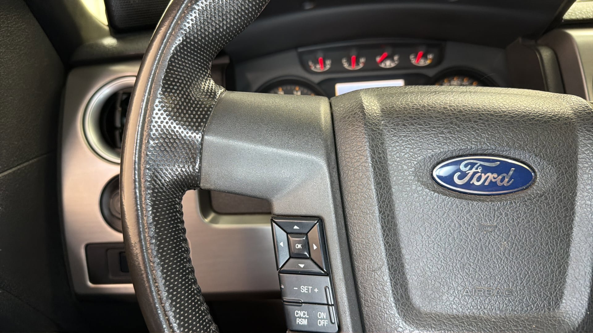 Used 2013 Ford F150 Raptor w/ Luxury Equipment Group AWD/4WD image 25