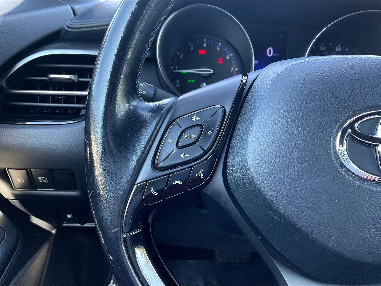Used 2018 Toyota C-HR XLE FWD image 10