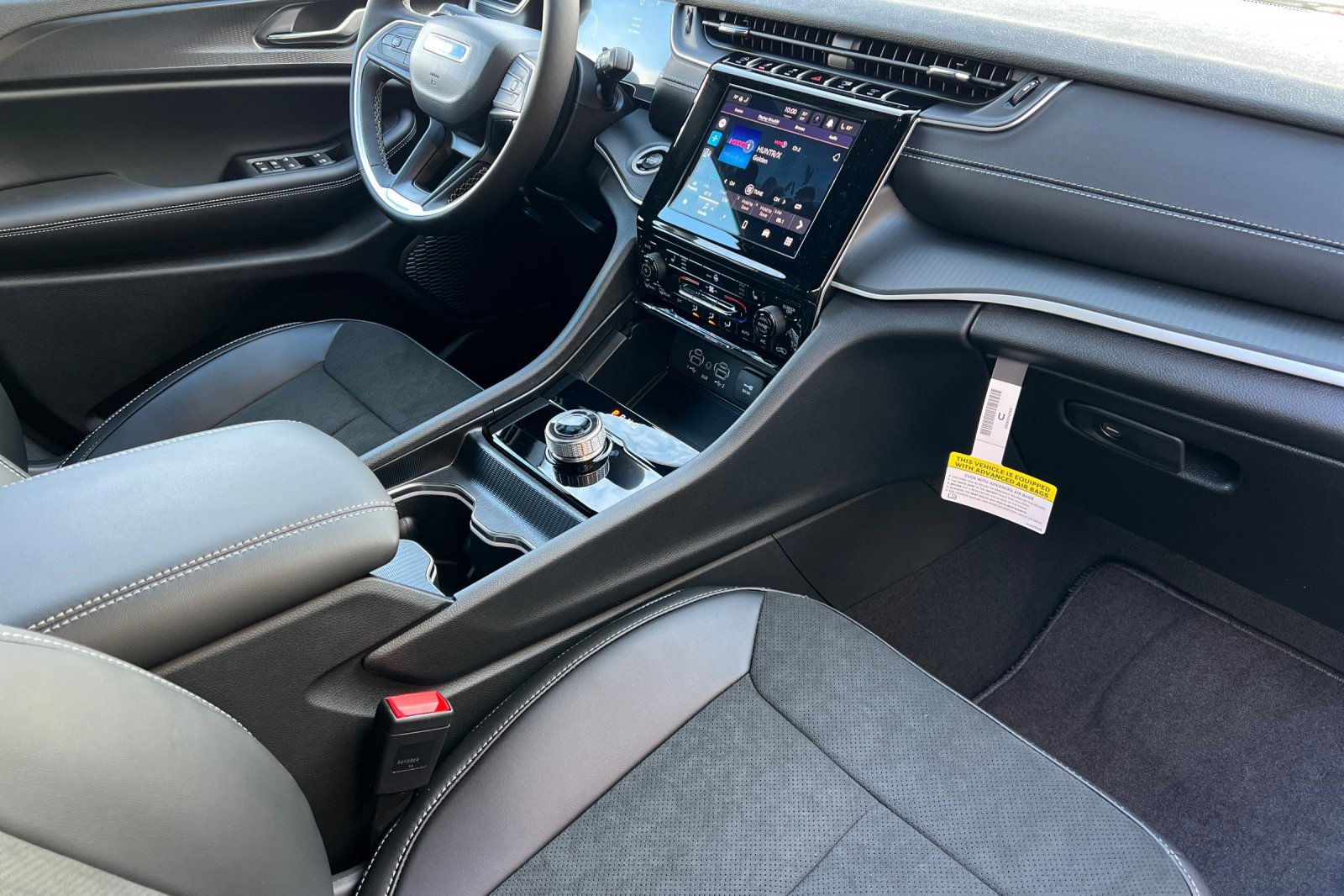 New 2025 Jeep Grand Cherokee Altitude image 16