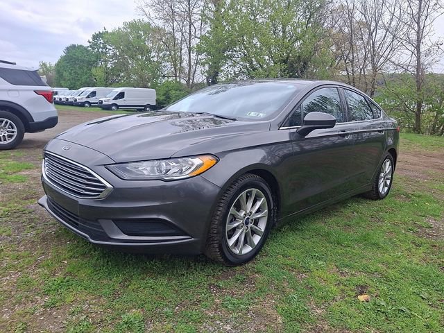 Certified 2017 Ford Fusion SE FWD image 3
