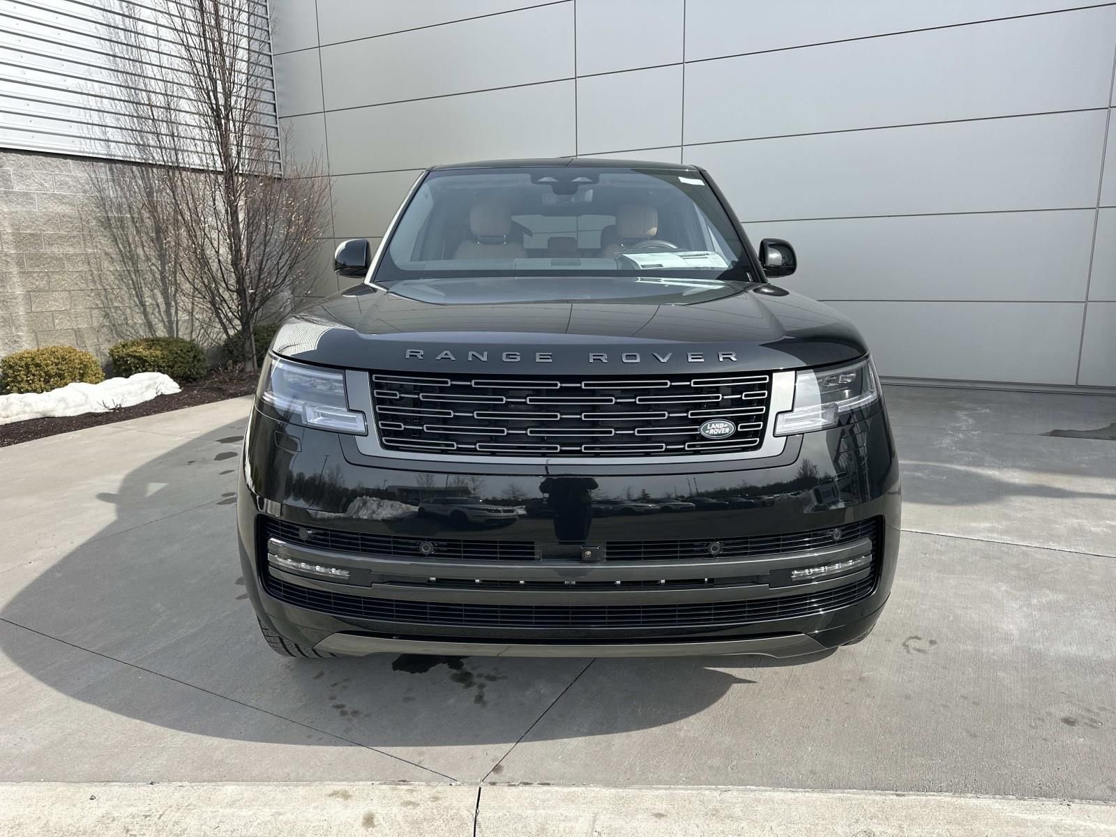 New 2026 Land Rover Range Rover SE image 2