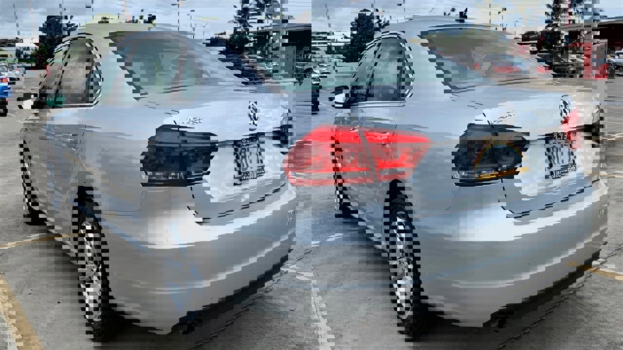 Used 2015 Volkswagen Passat 1.8T Limited Edition FWD image 7