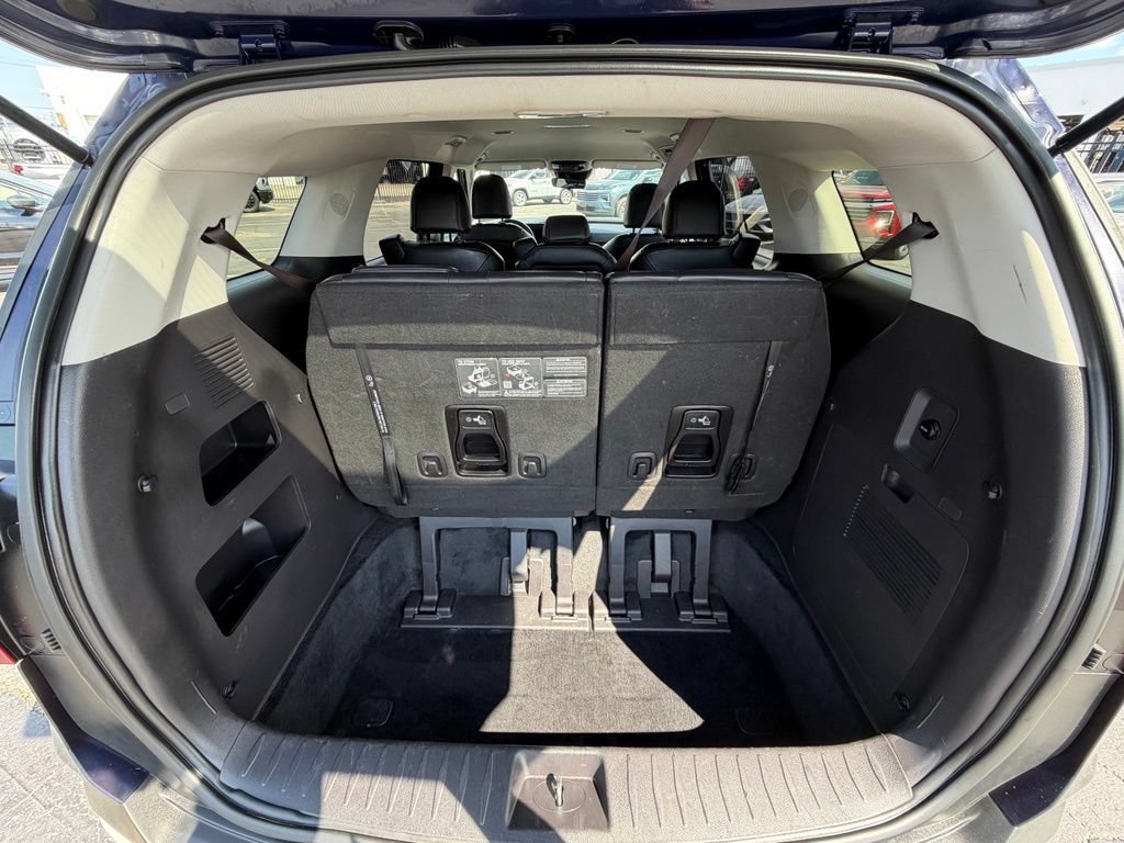 Used 2025 Kia Carnival FWD image 24