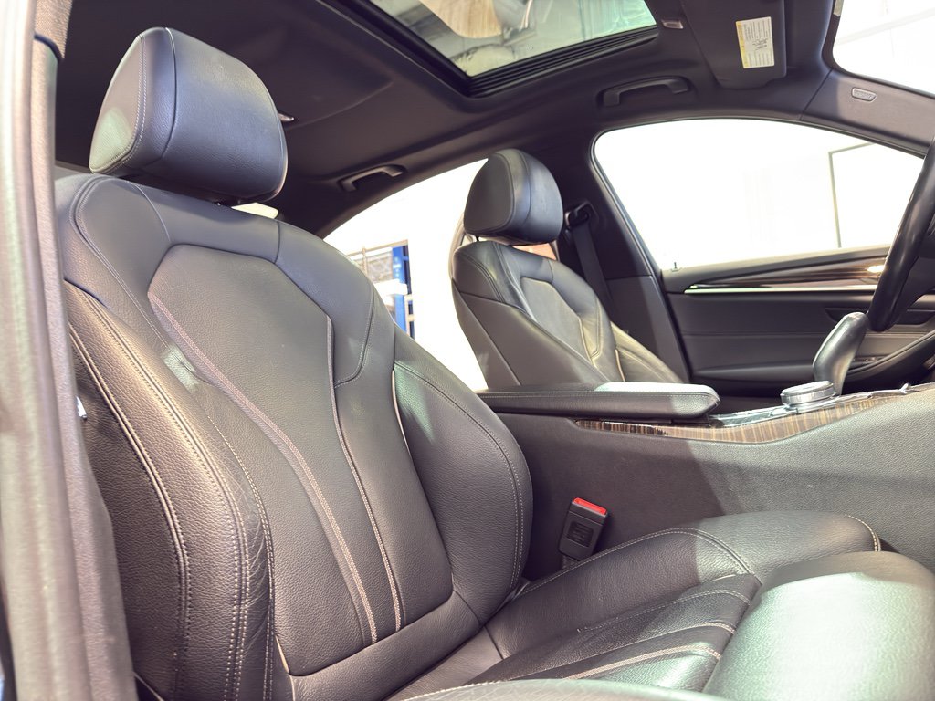 Used 2019 BMW 530i xDrive w/ Convenience Package AWD/4WD image 19