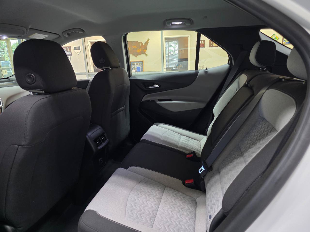 Used 2022 Chevrolet Equinox LS FWD image 19