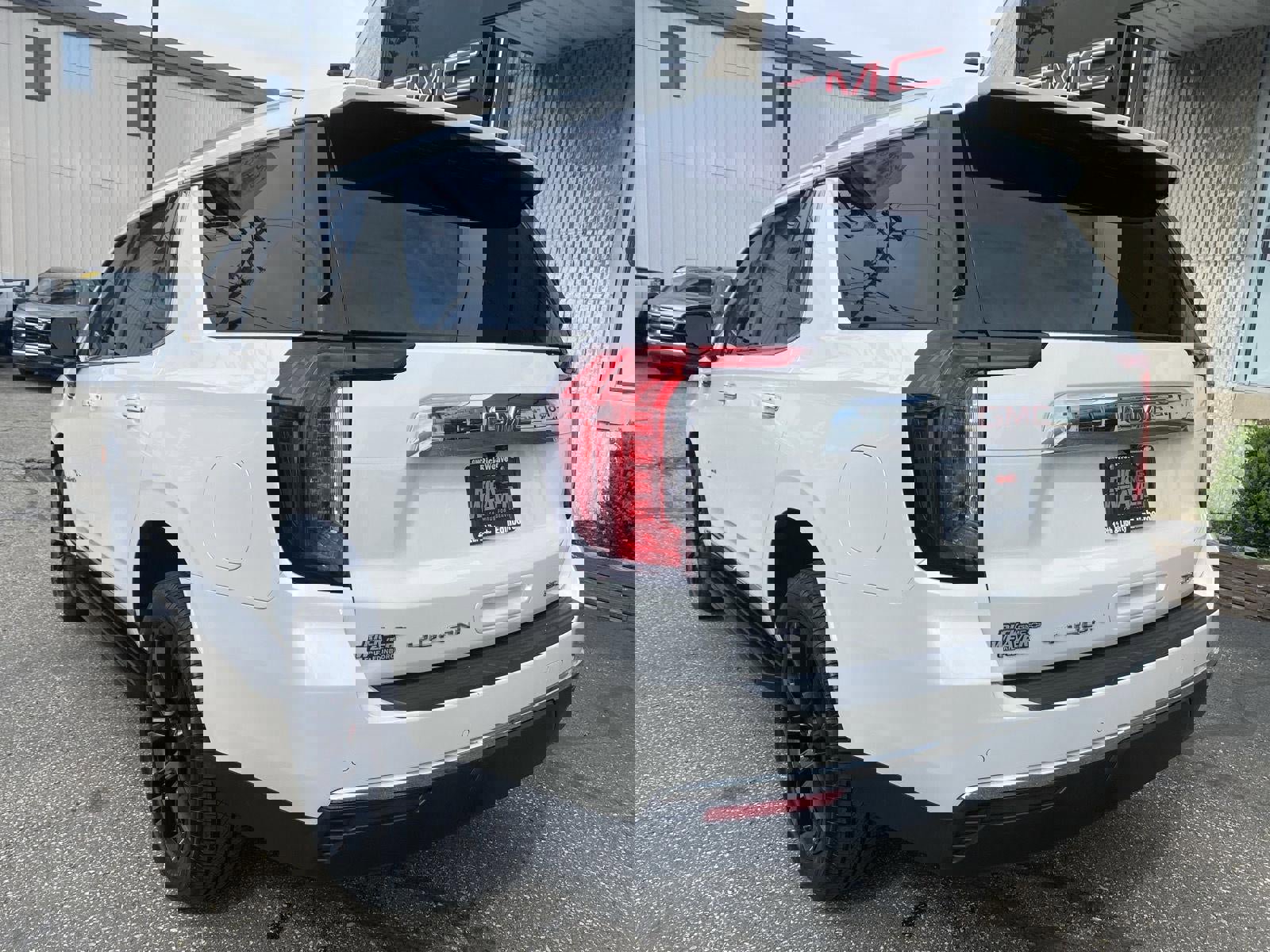 Certified 2022 GMC Yukon SLT w/ Max Trailering Package AWD/4WD image 8