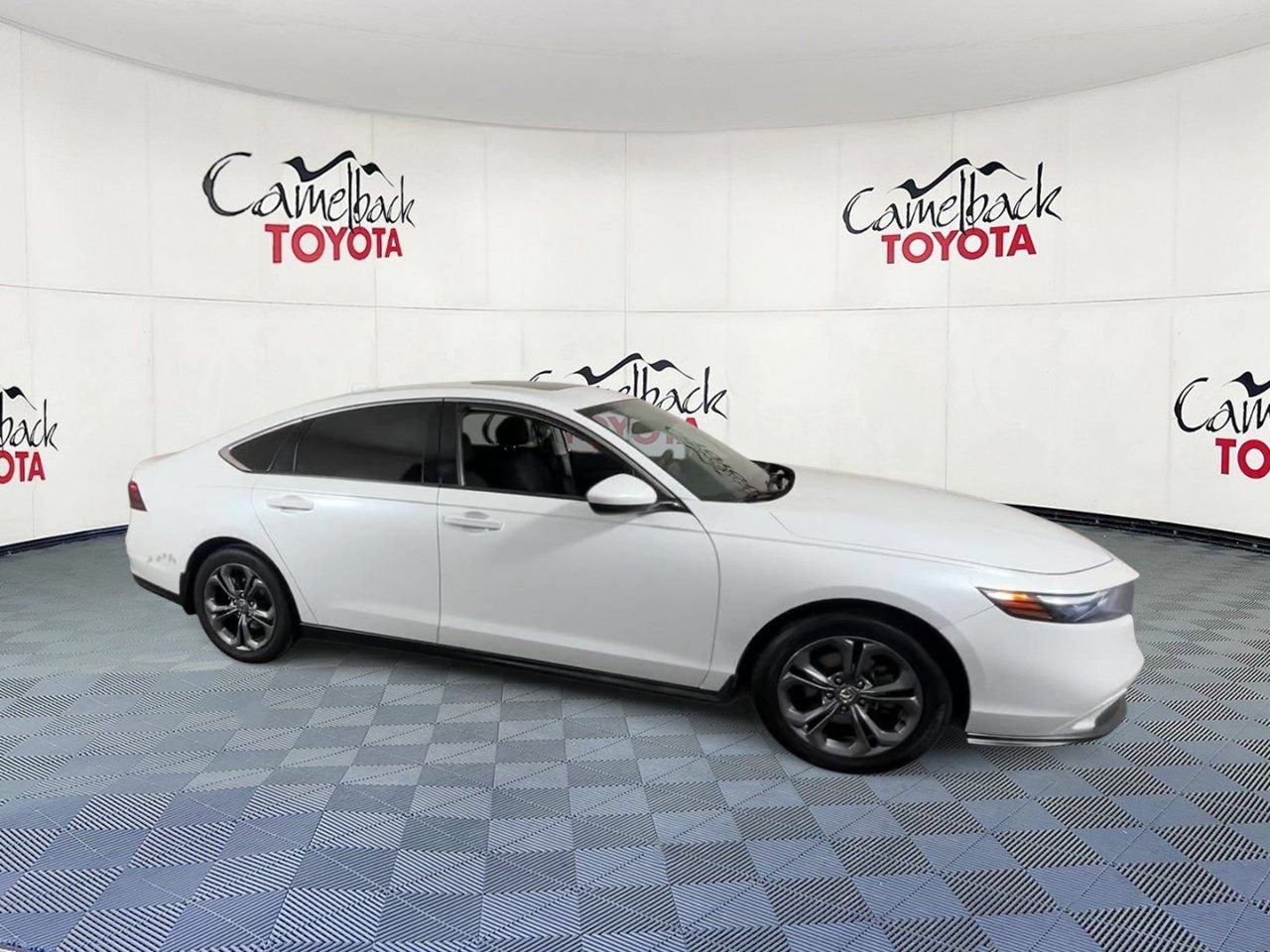 Used 2023 Honda Accord EX image 2