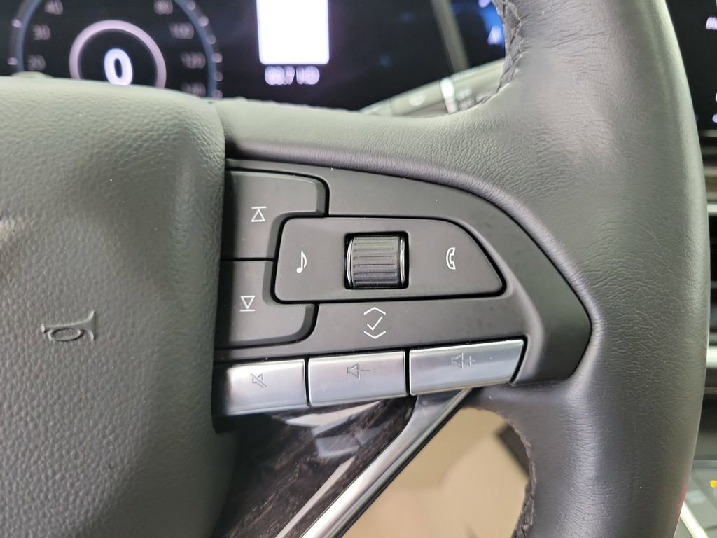 Used 2023 Cadillac Escalade Premium Luxury w/ LPO, Floor Liner Package AWD/4WD image 26