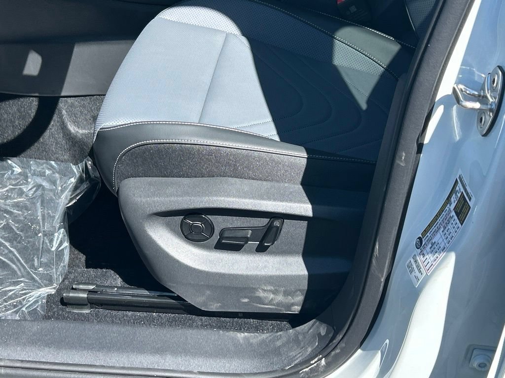 New 2026 Volkswagen Tiguan SE FWD image 16