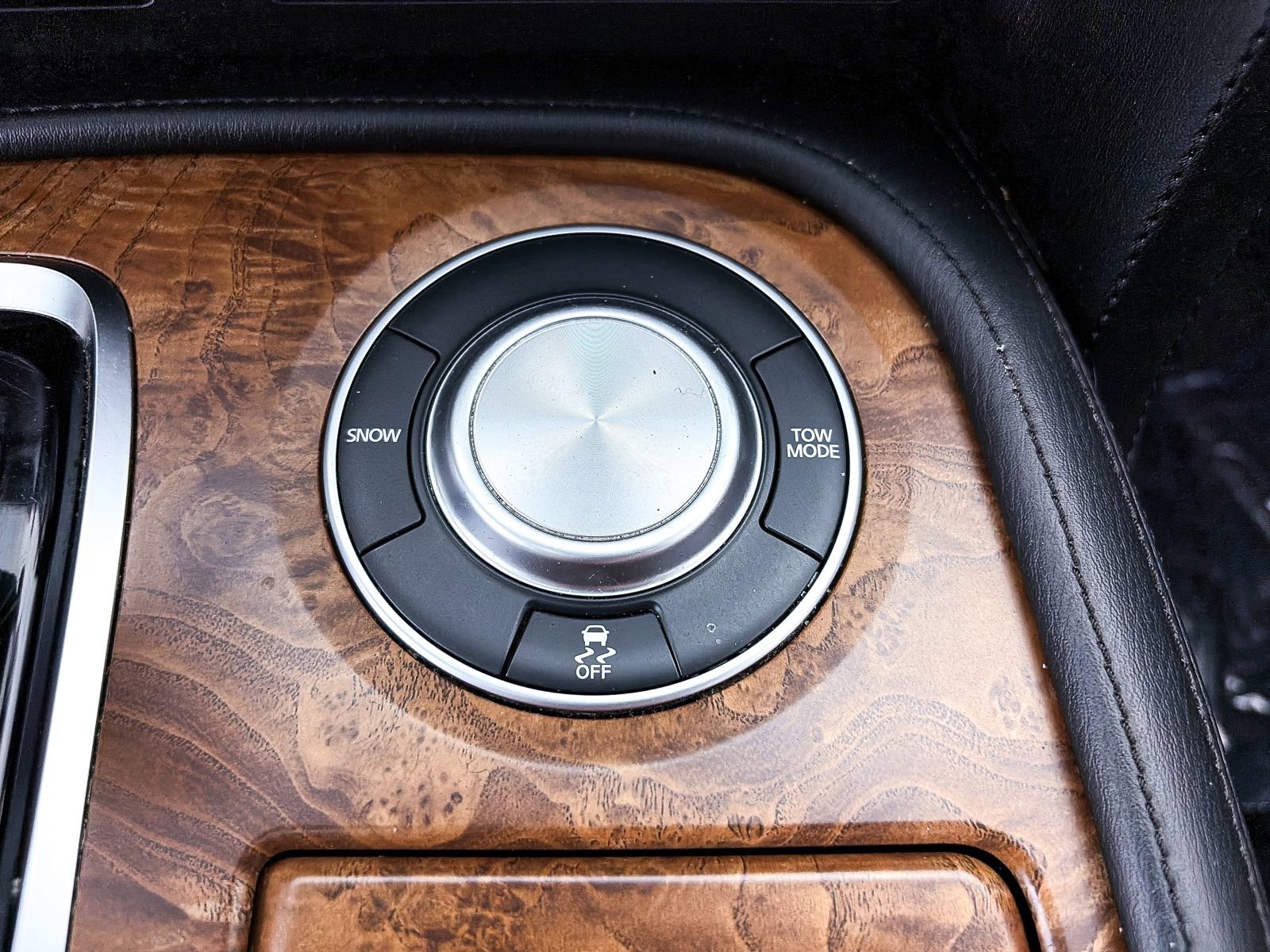 Used 2023 Nissan Armada SL RWD image 29