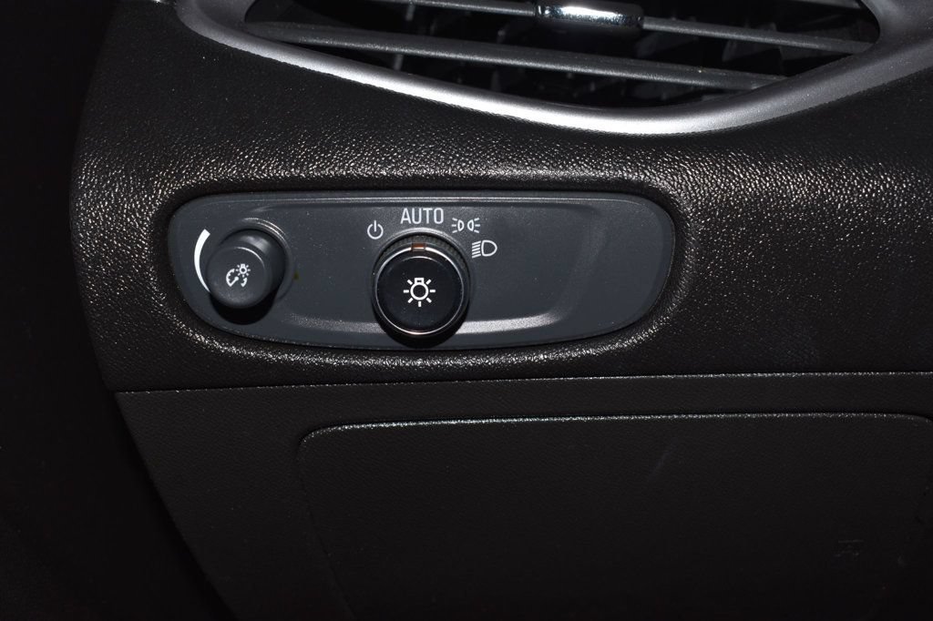 Used 2022 Chevrolet Malibu LT FWD image 39