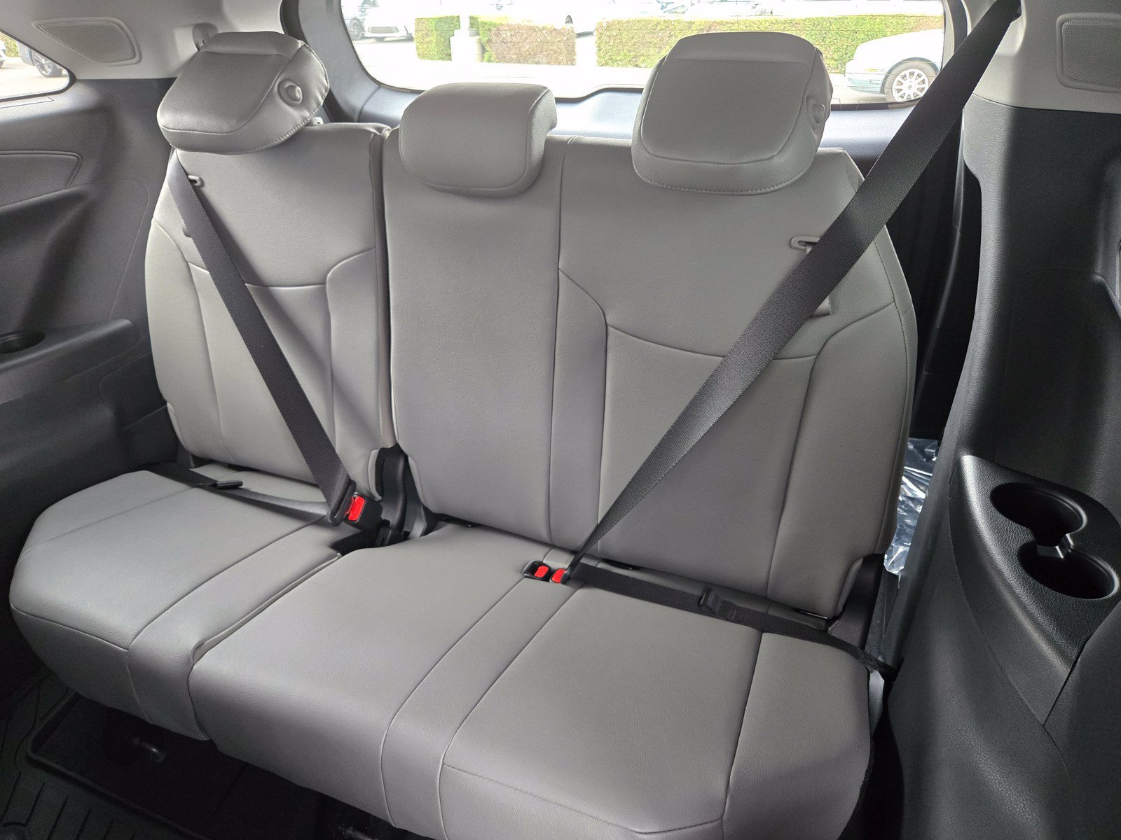 Used 2026 Toyota Sienna XLE FWD image 12