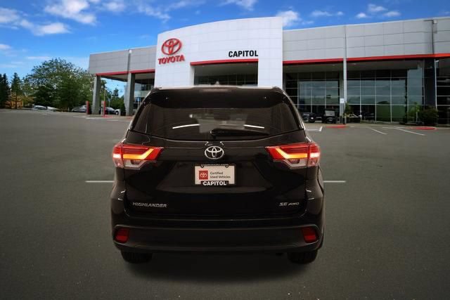 Certified 2017 Toyota Highlander SE AWD/4WD image 4