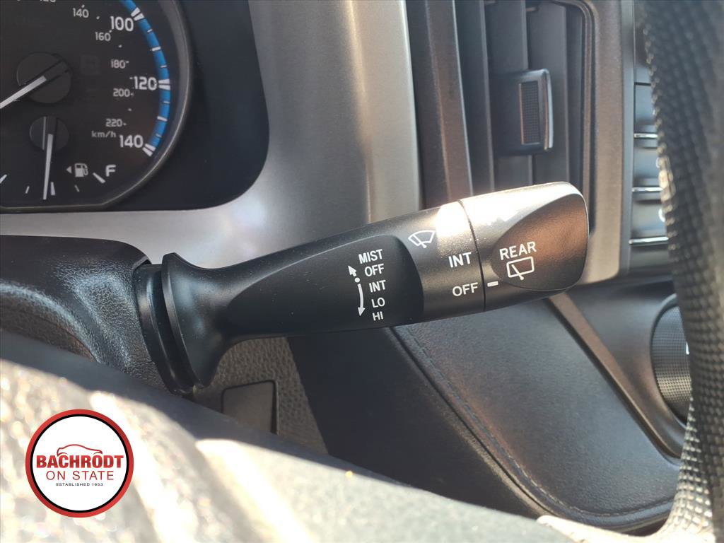 Used 2018 Toyota RAV4 LE AWD/4WD image 21