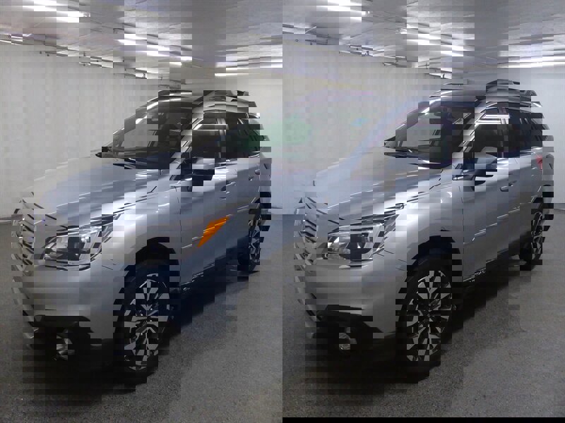 Used 2017 Subaru Outback 2.5i Limited image 3