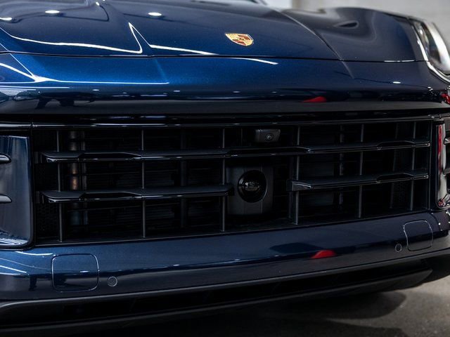 Certified 2025 Porsche Cayenne E-Hybrid image 18