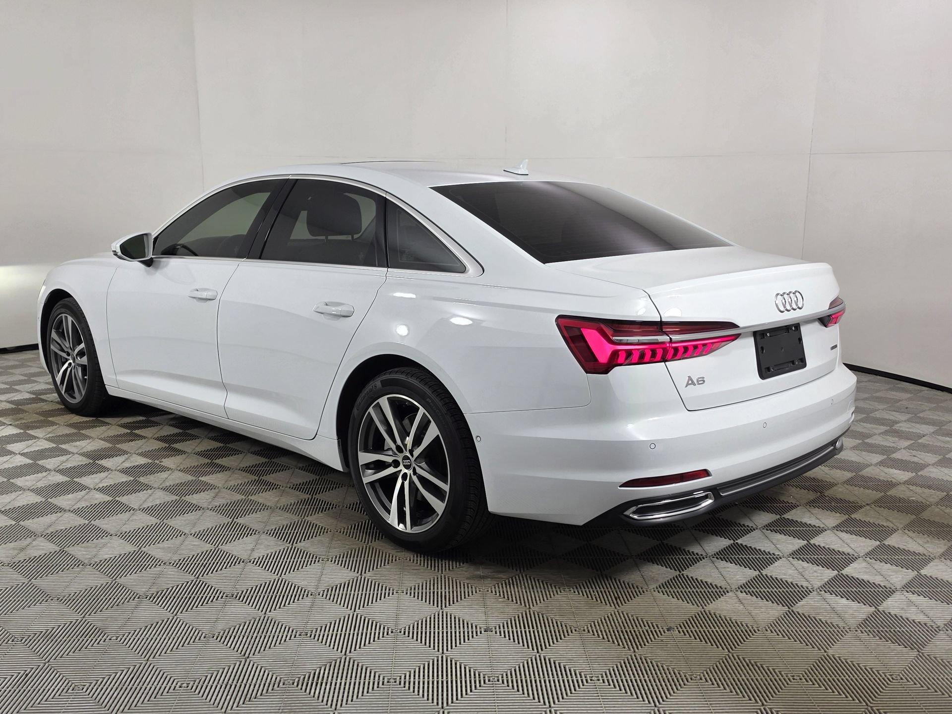 Used 2023 Audi A6 Premium Plus w/ Premium Plus Package AWD/4WD image 5