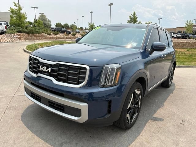 Used 2024 Kia Telluride S w/ S Sunroof Package FWD image 3
