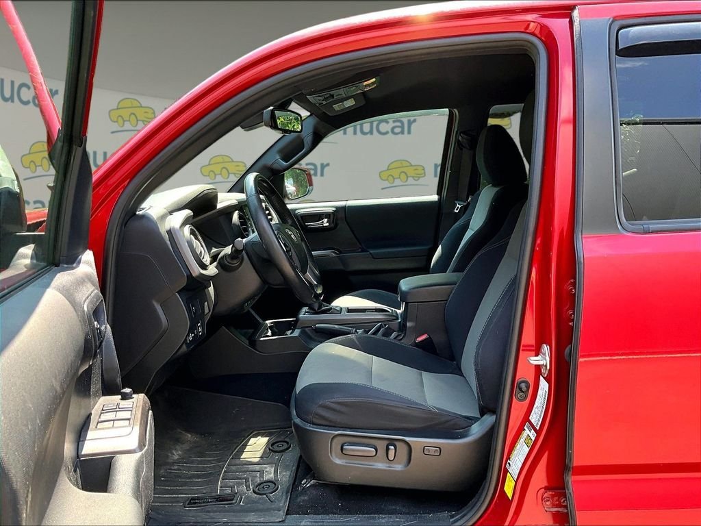 Used 2021 Toyota Tacoma TRD Off-Road w/ Technology Package AWD/4WD image 12