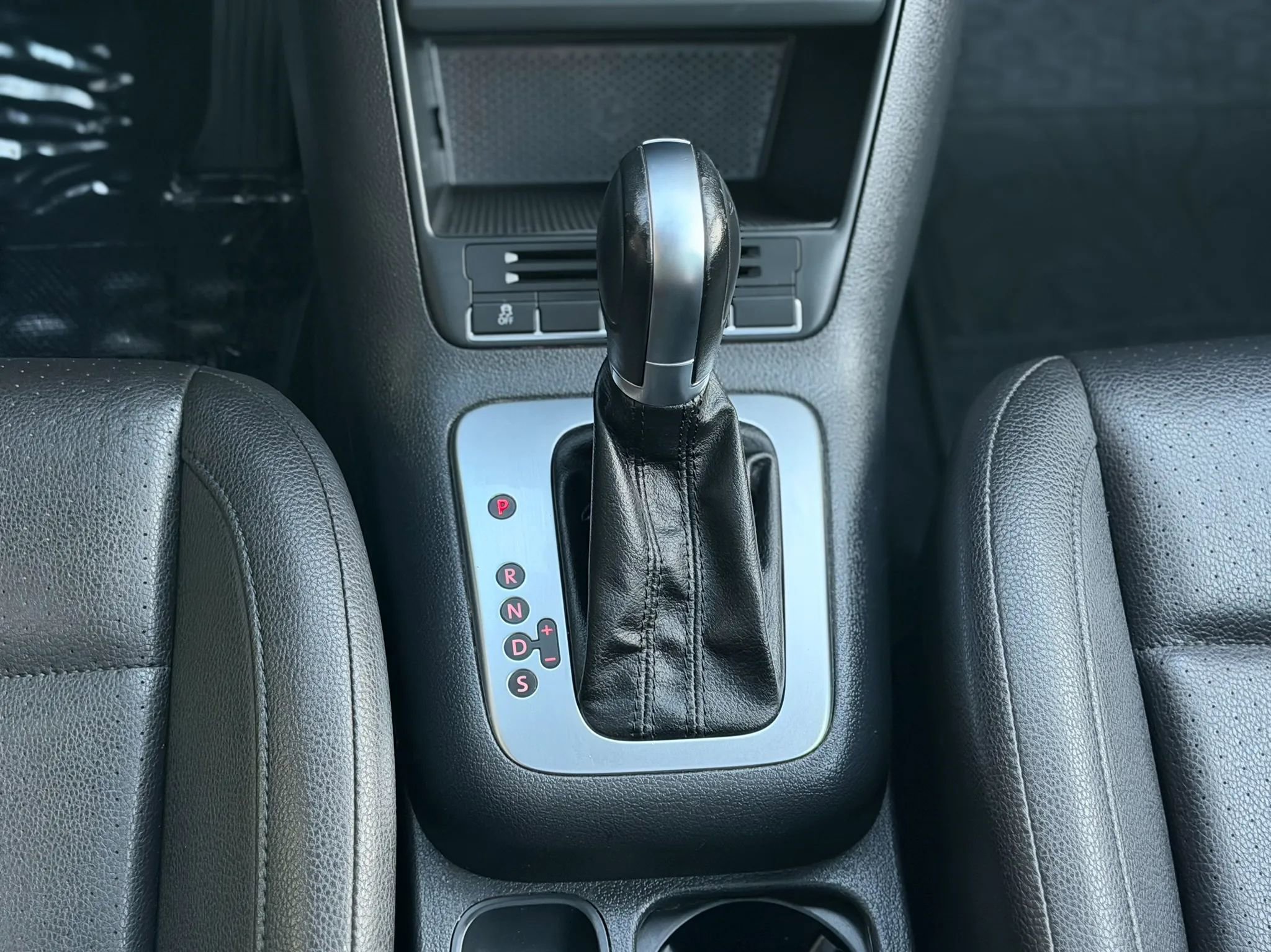 Used 2013 Volkswagen Tiguan S image 20