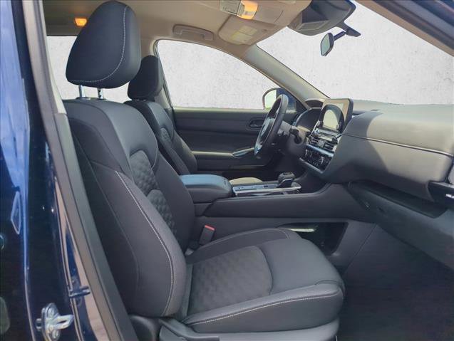Used 2024 Nissan Pathfinder SV FWD image 21
