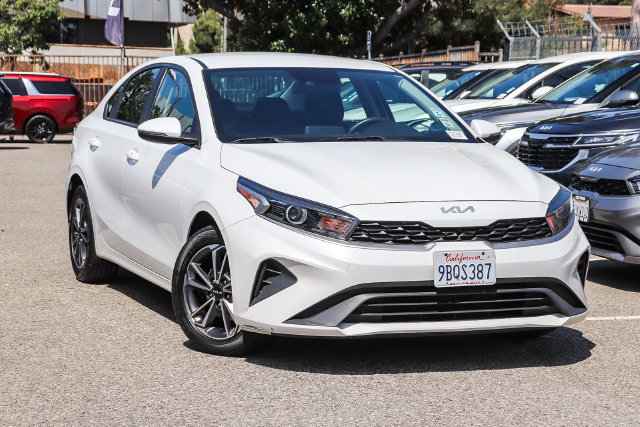 Used 2022 Kia Forte LXS w/ LXS Technology Package FWD image 2