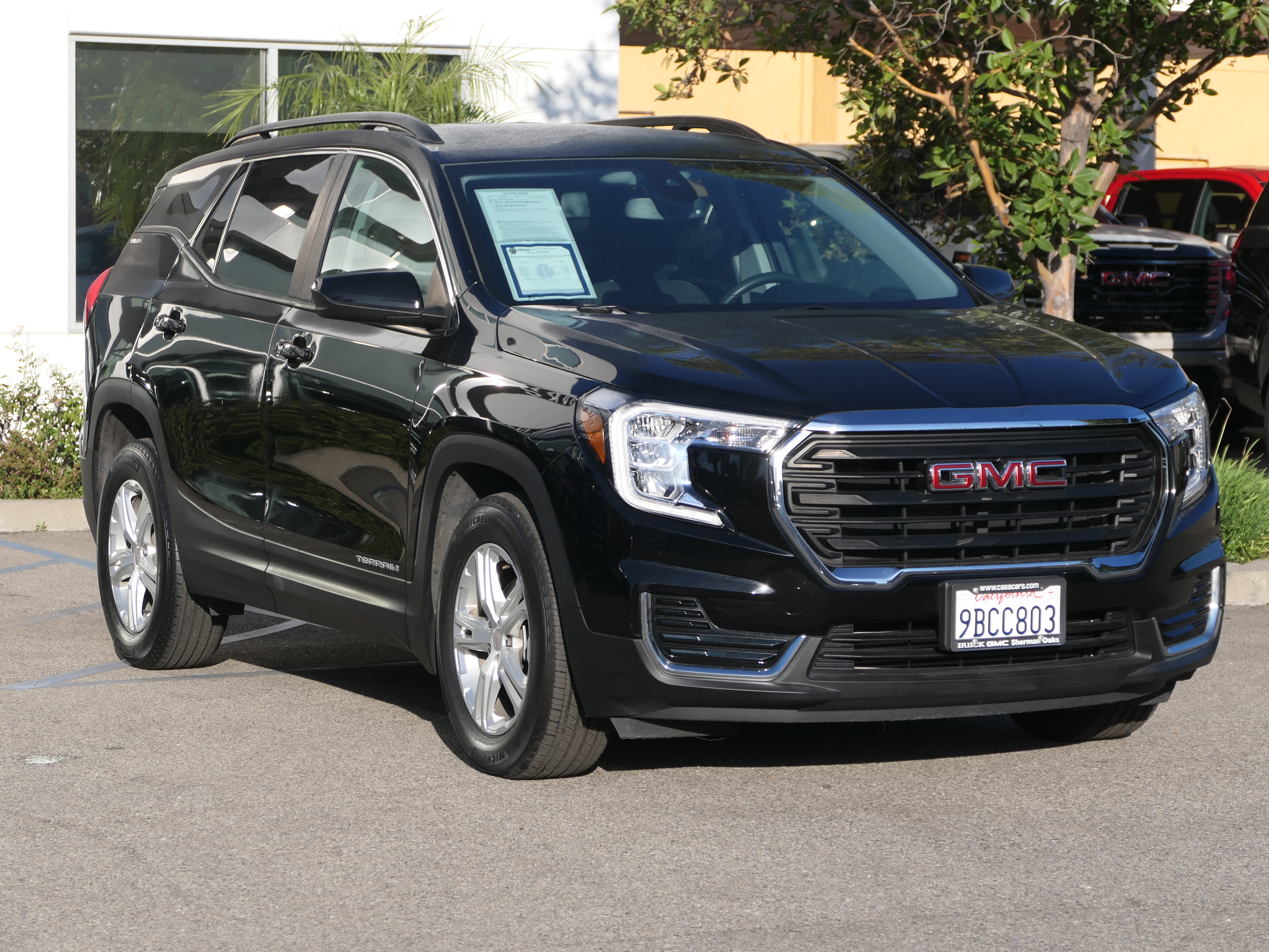 Used 2022 GMC Terrain SLE w/ Driver Convenience Package image 6