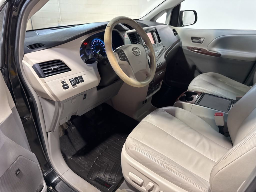 Used 2012 Toyota Sienna XLE w/ Premium Pkg AWD/4WD image 27