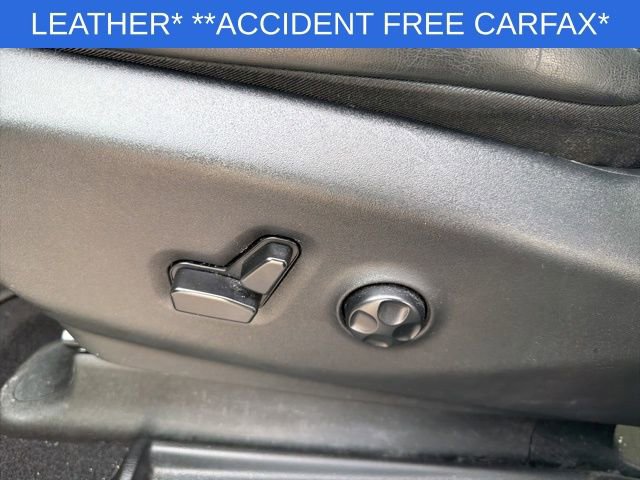 Used 2025 Chrysler Pacifica Limited image 28