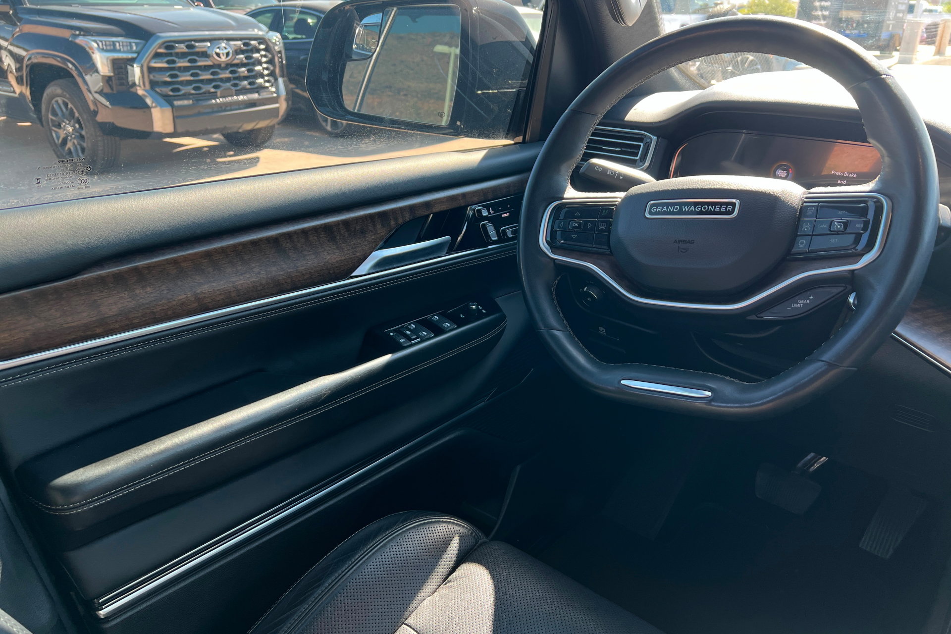 Used 2024 Jeep Grand Wagoneer L 4WD image 11