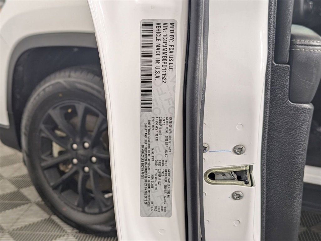 Certified 2023 Jeep Cherokee Altitude Lux image 32