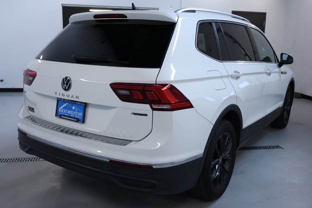 Used 2024 Volkswagen Tiguan SE w/ Panoramic Sunroof Package AWD/4WD image 7