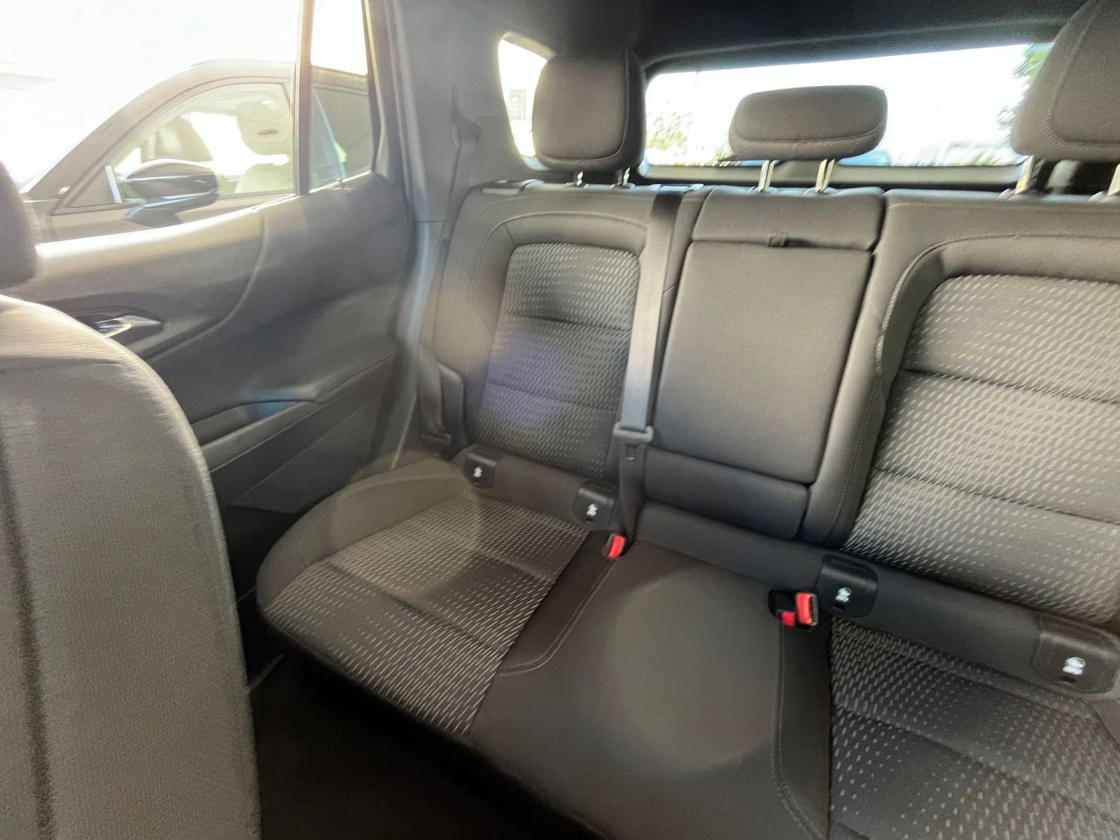 Used 2025 Chevrolet Equinox LT image 40