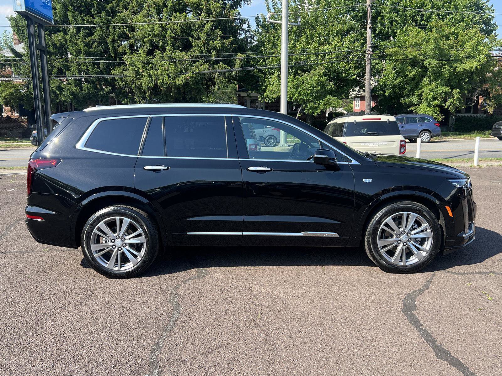 Used 2025 Cadillac XT6 Premium Luxury w/ Platinum Package AWD/4WD image 7