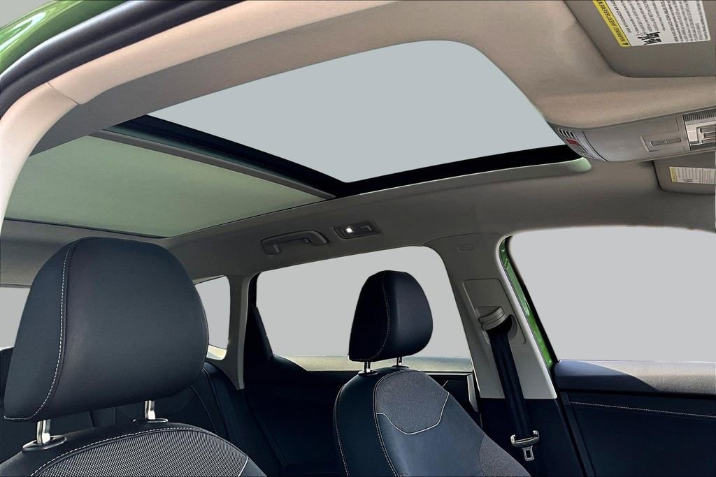 Used 2025 Volkswagen Taos SE image 25