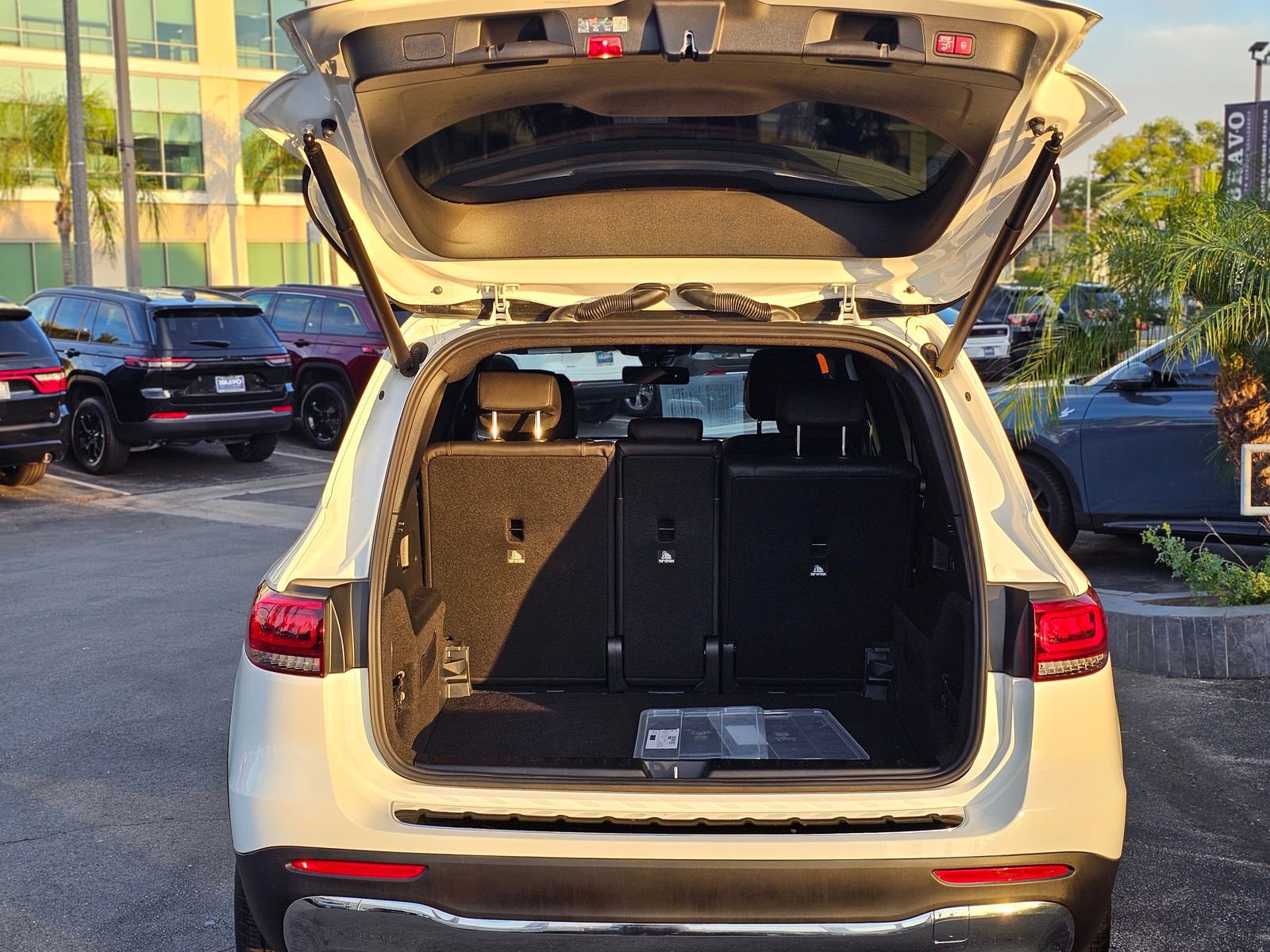 Used 2022 Mercedes-Benz GLB 250 4MATIC image 7