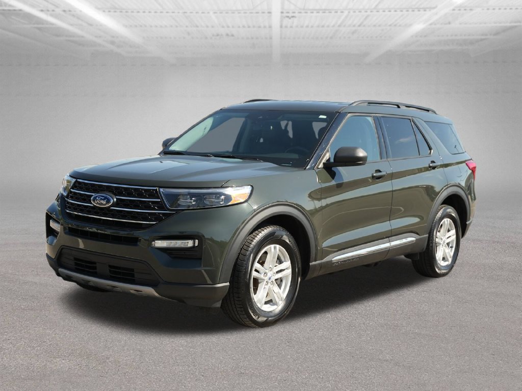 Used 2024 Ford Explorer XLT w/ Equipment Group 202A AWD/4WD image 3