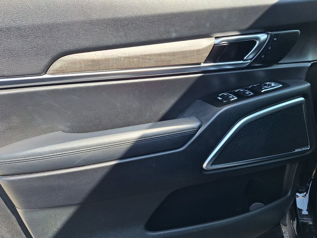 Used 2022 Kia Telluride SX w/ SX Prestige Package image 36