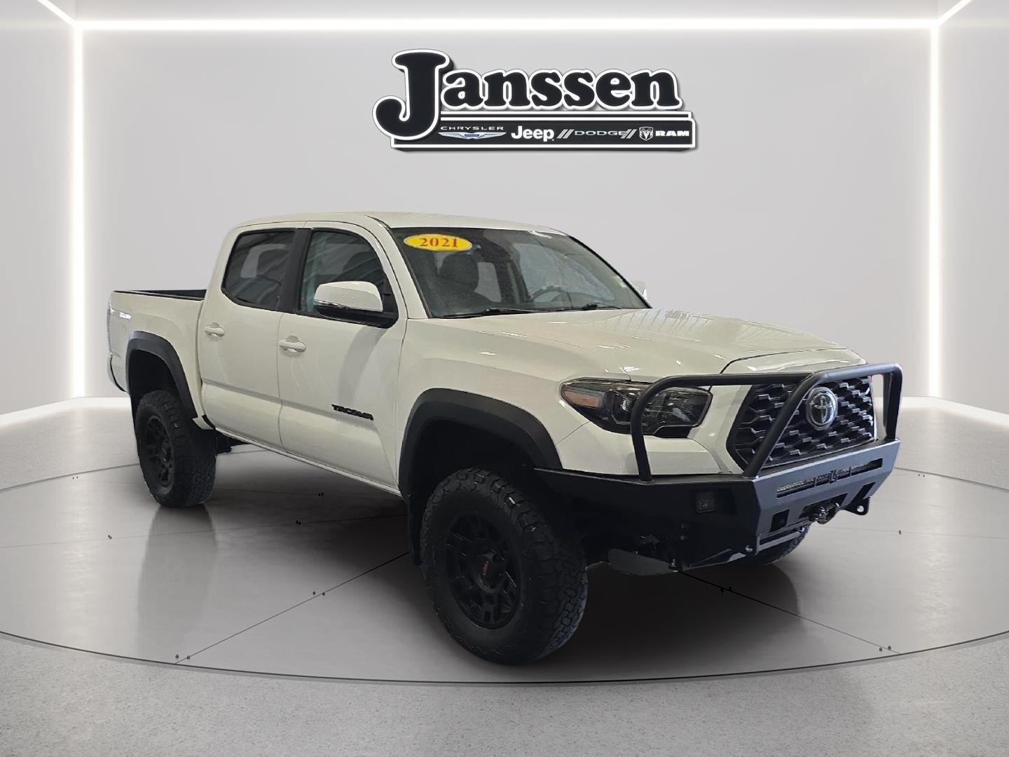 Used 2021 Toyota Tacoma SR5 w/ Trail Edition AWD/4WD image 6