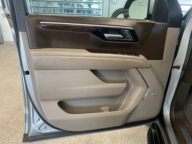 Certified 2025 Chevrolet Suburban LT w/ Comfort Package AWD/4WD image 23
