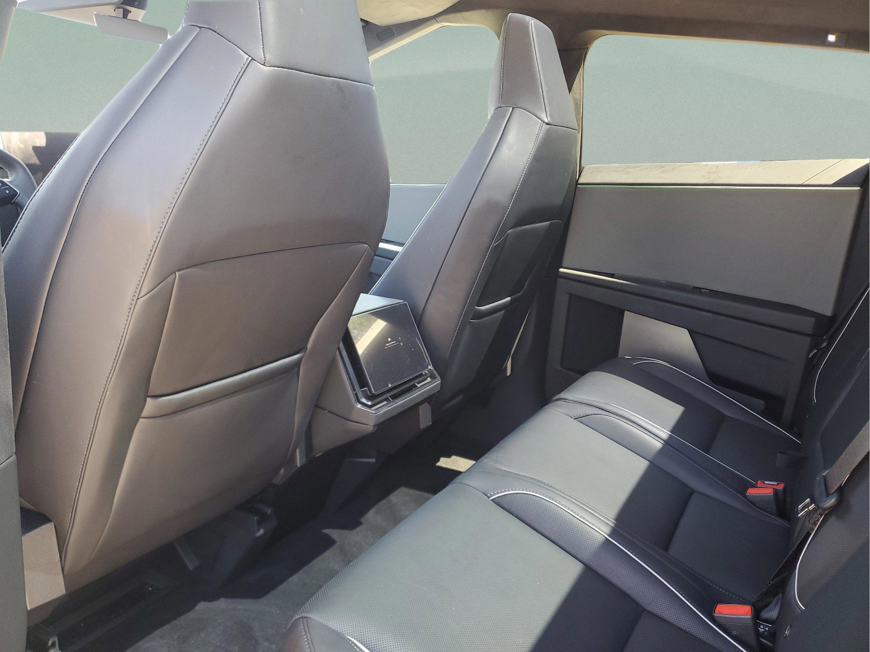 Used 2024 Tesla Cybertruck AWD Crew Cab image 6