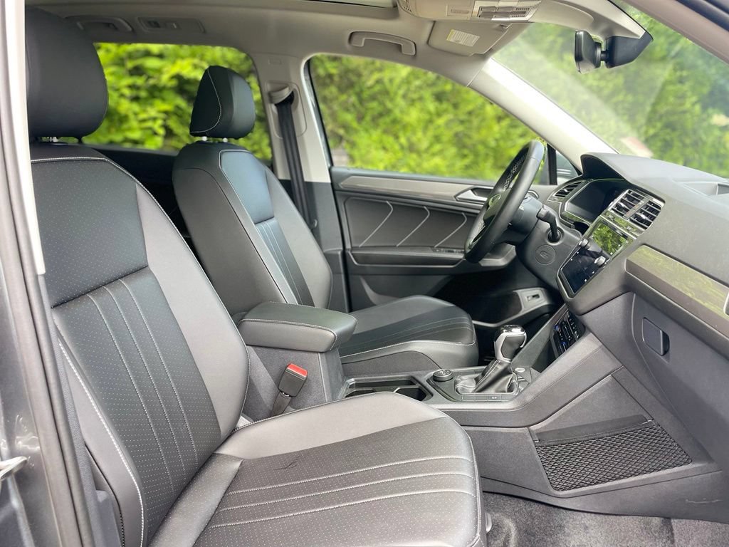 Used 2024 Volkswagen Tiguan SE AWD/4WD image 48